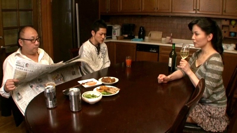 近親［無言］相姦 泥●母が寝てる間に… 佐藤美紀 - サンプル画像 - 12