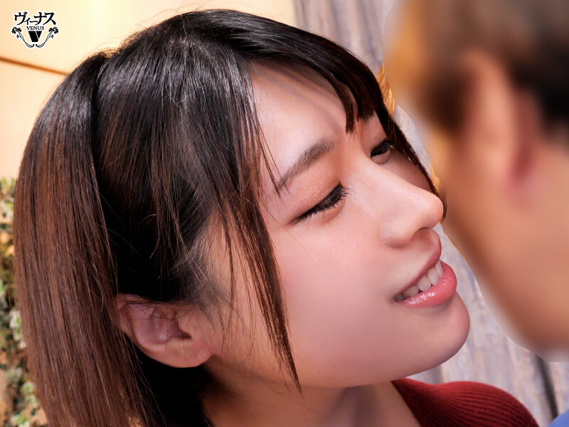 「見つめすぎ！そんなに私のおっぱい気になるの？」巨乳の叔母が僕を誘惑する耳元の囁きと密着セックス 白雪美月 - サンプル画像 - 4