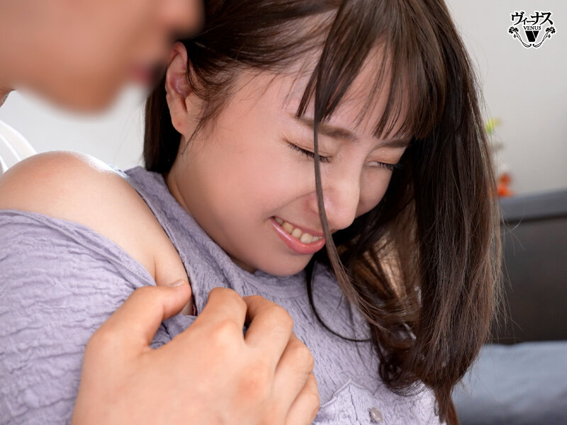 本物素人妻AV Debut！！大型新人 喉の奥まで性感帯の超敏感・喉イキ妻 三戸ゆう - サンプル画像 - 4