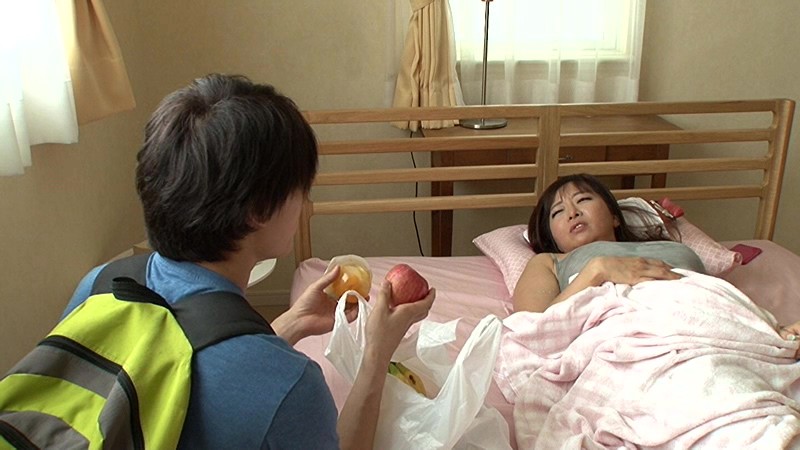 ひとり暮らしのおばさんが風邪で寝込んでるので見舞いにいったら熱のせいでかいた汗が凄くて巨乳が透け透け！あまりにもエロい格好だから悪いと思いつつ興奮した俺はおばさんから目が離せずに暴発寸前いったいどうなる！？3 KAORI - サンプル画像 - 1