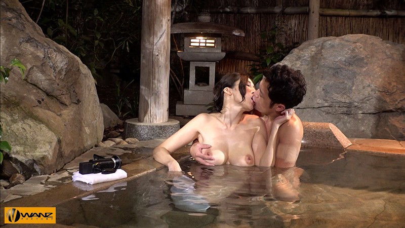 J-cup不倫妻 盗撮中出しの湯 JULIA - サンプル画像 - 3