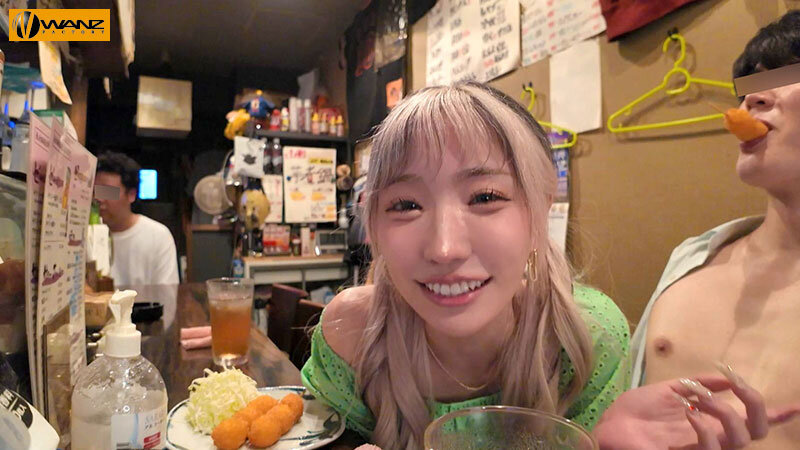 「イイって言うまで射精（だ）すなよ？」パンピーどM男をとっ捕まえてコリコリ乳首ジャック！手コキ寸止め焦らし痴女のナマパコ散歩 春陽モカ - サンプル画像 - 10