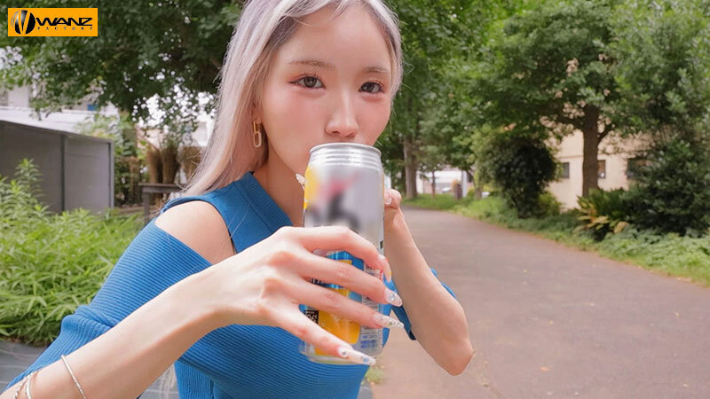 「イイって言うまで射精（だ）すなよ？」パンピーどM男をとっ捕まえてコリコリ乳首ジャック！手コキ寸止め焦らし痴女のナマパコ散歩 春陽モカ - サンプル画像 - 2