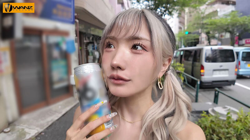 「イイって言うまで射精（だ）すなよ？」パンピーどM男をとっ捕まえてコリコリ乳首ジャック！手コキ寸止め焦らし痴女のナマパコ散歩 春陽モカ - サンプル画像 - 3