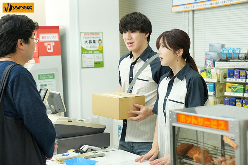 「こんな年上でいいの…？」女としての自信を失っていた美人妻は一途なバイト男子との不倫中出しに溺れた 大槻ひびき - サンプル画像 - 1