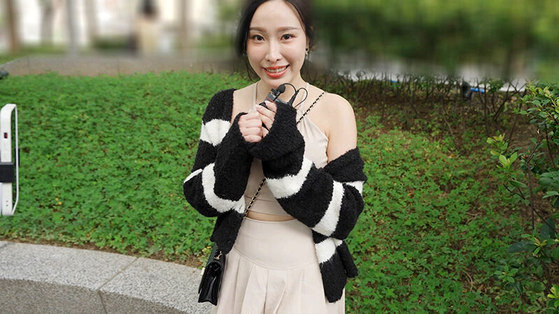 ショッピング好きが集まる台北中○区でナンパしたらムニムニ柔らかおっぱいがエロ過ぎる性欲むんむん女たちと即ハメ成功！！ - サンプル画像 - 1