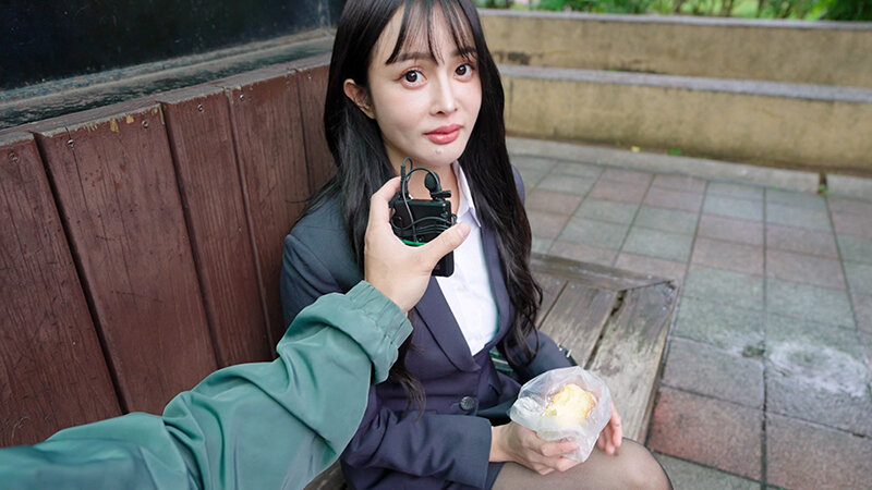 台北の某オフィス街で働く女性たちに街頭調査と偽ってチ○ポでストレス解消してあげた！！ バブ顔巨乳OL中出し＆アへ顔で感じまくるドスケベセクシー保険営業レディ編 - サンプル画像 - 2