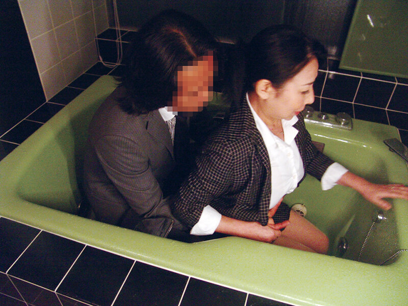 不動産レディのおばさんに勃起を見せつけて性処理してもらった…4時間 - サンプル画像 - 7