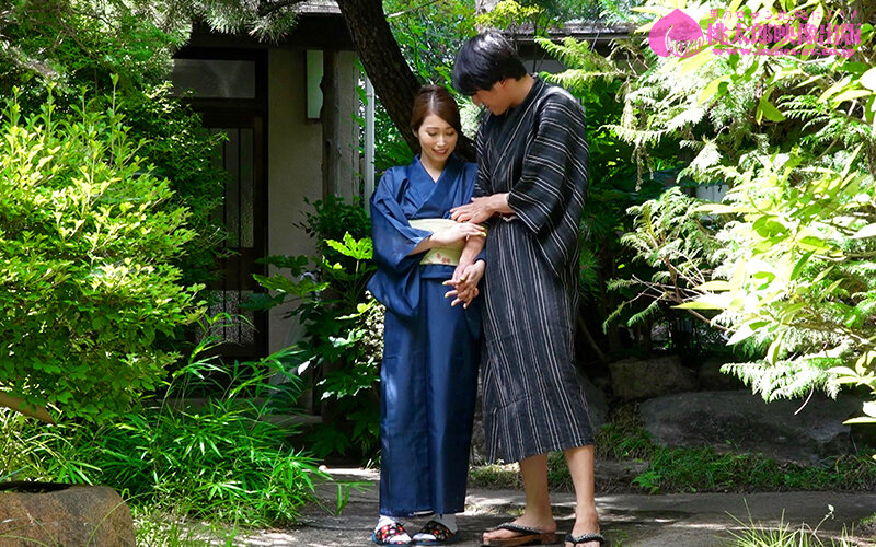 美人女将の超絶ベロキス全身リップと中出しセックス付きGo To 温泉宿泊プラン 佐伯由美香 - サンプル画像 - 13