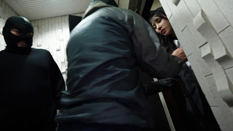 一人暮らしのOLを狙う鬼畜レ●プ集団自宅押込み中出し強●性交 被害者S・Uさん - サンプル画像 - 4