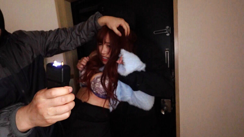 一人暮らしの女子大生を狙う鬼畜レ●プ集団自宅押込み中出し強●性交 被害者R・Tちゃん - サンプル画像 - 2