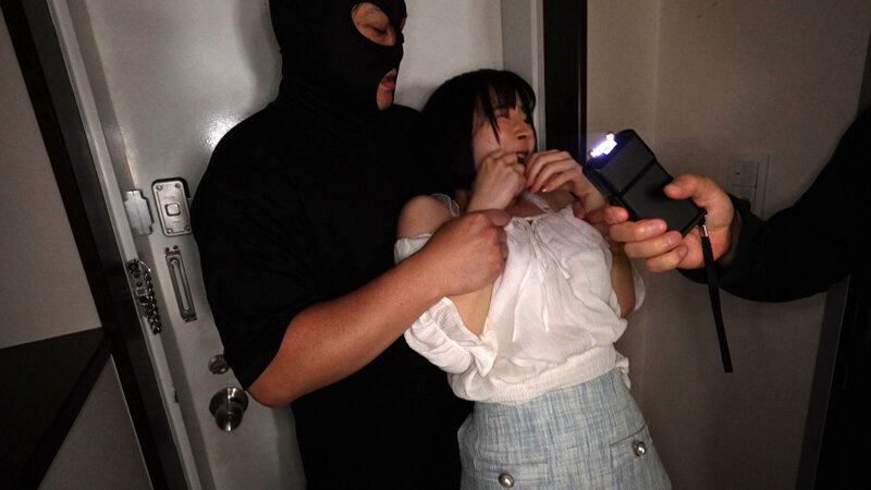 一人暮らしの女子大生を狙う鬼畜レ●プ集団自宅押込み中出し強●性交 被害者N・Mちゃん - サンプル画像 - 1