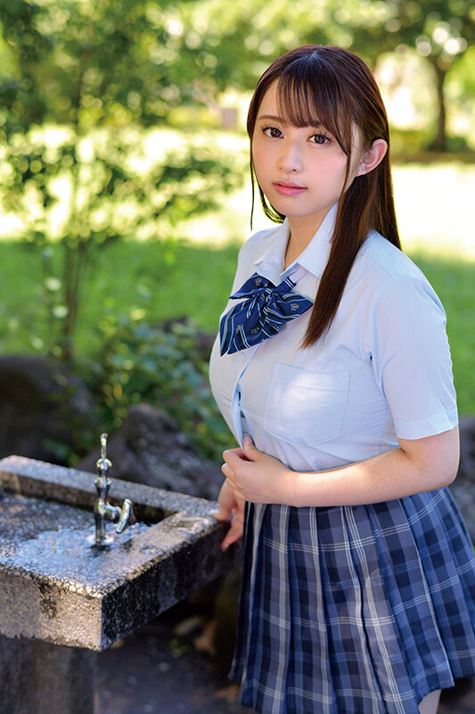 おっぱい大き過ぎて制服がパツパツで大炎上！ネットで噂のバスト101cmJカップ制服が似合いすぎる爆乳美少女と痴女性交 水原みその - サンプル画像 - 1