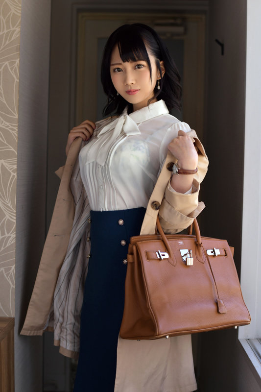 欲求不満な痴女子アナと相部屋ラブホテルで仕事終わりにストレス発散SEX 香椎佳穂 - サンプル画像 - 1
