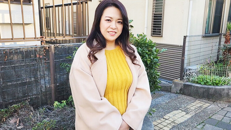 19年間セックスレスの豊満な爆乳素人妻、久しぶりの快楽に我忘れる。 友梨佳（41歳/H-cup） - サンプル画像 - 2