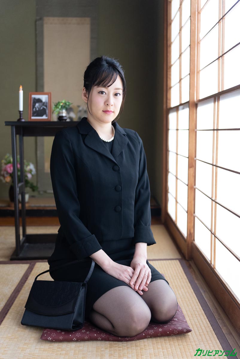 未亡人AV面接 〜亡くなった旦那の借金なんかすぐ返せますよ〜 - サンプル画像 - 3