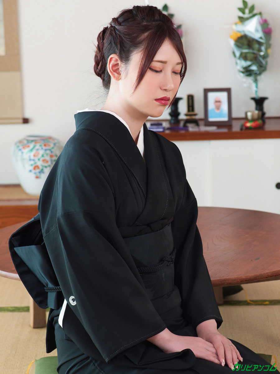 未亡人NTR ~夫の遺影の前で夫の弟の肉棒で慰められる~ - サンプル画像 - 2